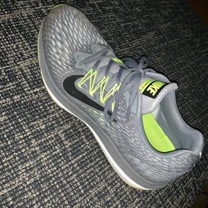 NIKE Air Zoom Winflo 5